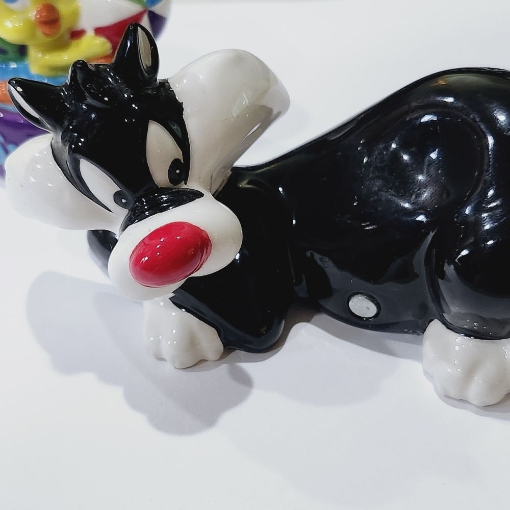 Sylvester and Tweety Salt n Pepper Shakers DAMAGED - Picture 4 of 7